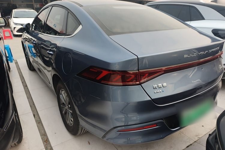 比亚迪 秦PLUS 2024款 荣耀版 DM-i 55KM领先型车身外观4