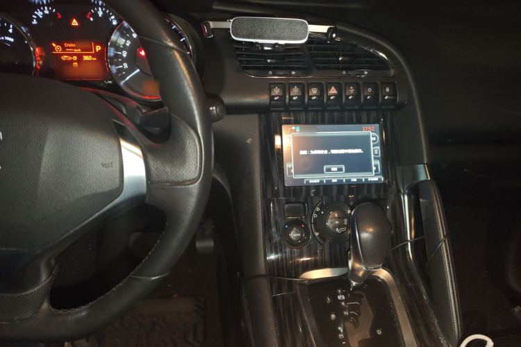 标致3008 2015款 1.6THP 自动至尚版局部细节16