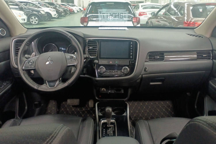 三菱 欧蓝德 2018款 2.4L 四驱精英版 5座中控内饰12