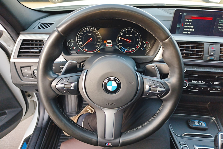 宝马3系 2019款 320i M运动曜夜版中控内饰13