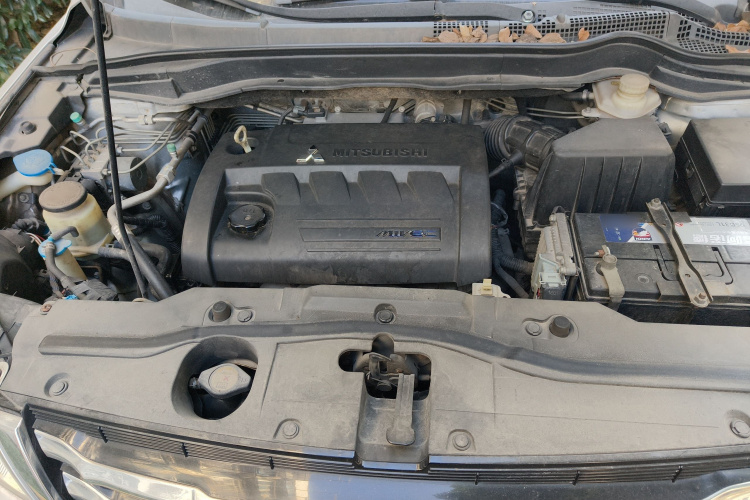 哈弗H6 2013款 升级版 2.4L 自动两驱尊贵型局部细节24