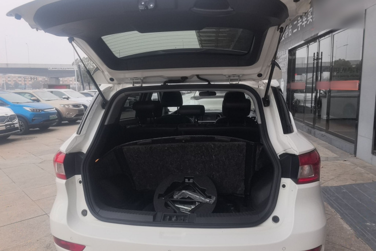 广汽传祺 传祺GS4 2015款 200T 手动豪华版机舱底盘23