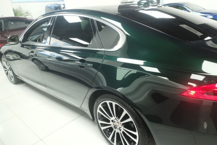 捷豹XFL 2022款 XFL 2.0T P250 两驱尊享豪华版车身外观4