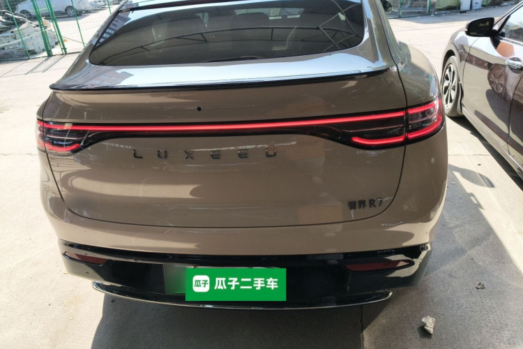 鸿蒙智行 智界R7 2025款 增程 251km Max车身外观6