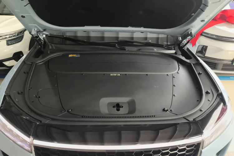 理想汽车 理想ONE 2021款 增程6座版机舱底盘24