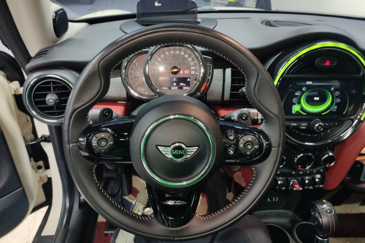 MINI 2016款 2.0T COOPER S 先锋派中控内饰13