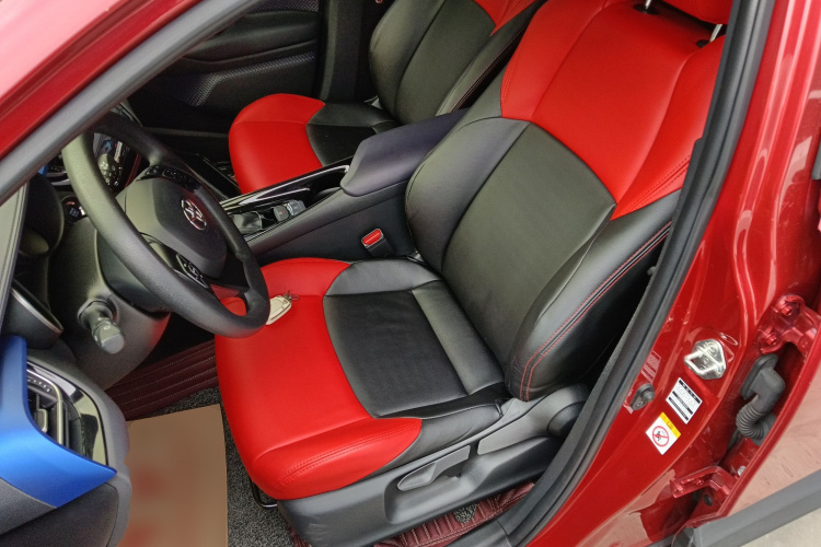 丰田C-HR 2018款 2.0L 酷越领先版 国V中控内饰19