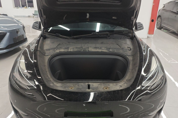 特斯拉 Model Y 2022款 Performance高性能全轮驱动版机舱底盘24