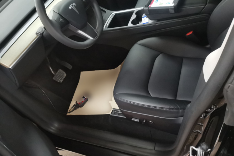 特斯拉 Model Y 2022款 改款 后轮驱动版中控内饰19