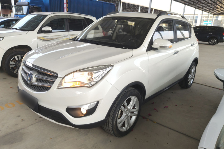 长安CS35 2015款 1.6L 自动豪华型 国V车身外观4