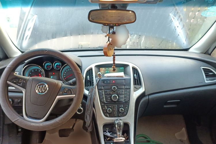 别克 英朗 2013款 GT 1.8L 自动时尚版中控内饰12