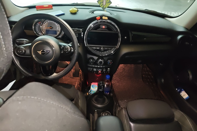MINI 2018款 1.5T COOPER 经典派中控内饰12