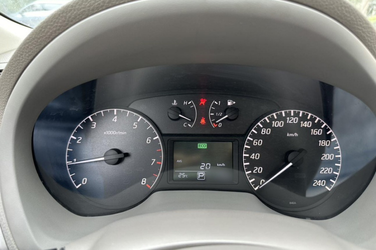 日产 轩逸 2012款 1.6XL CVT豪华版局部细节14