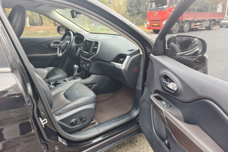 Jeep 自由光 2017款 2.0L 优越版中控内饰7006