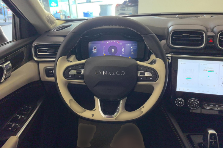 领克02 2022款 2.0TD DCT耀Plus中控内饰13