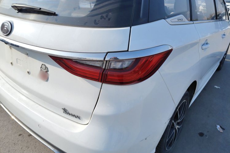 比亚迪 宋MAX 2017款 1.5T 自动智联精英型 7座车身外观9