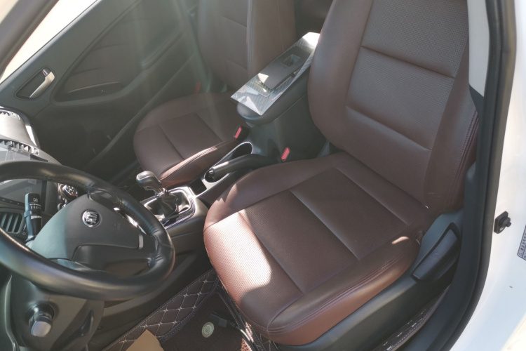 起亚K3 2016款 1.6L 手动GL中控内饰19
