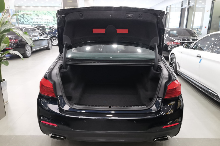 宝马5系 2020款 525Li M运动套装机舱底盘23