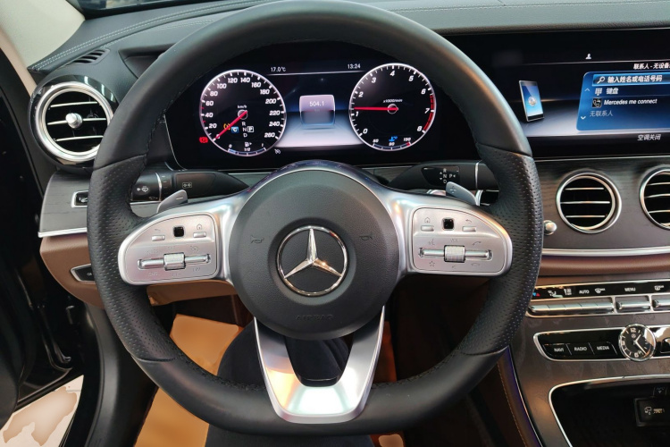 奔驰E级 2020款 改款 E 300 L 运动殊享版中控内饰13