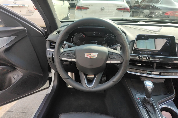 凯迪拉克CT4 2020款 28T 精英型中控内饰13