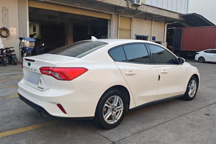 福特 福克斯 2019款 三厢 1.5L 手动锋跃型 国V车身外观6008