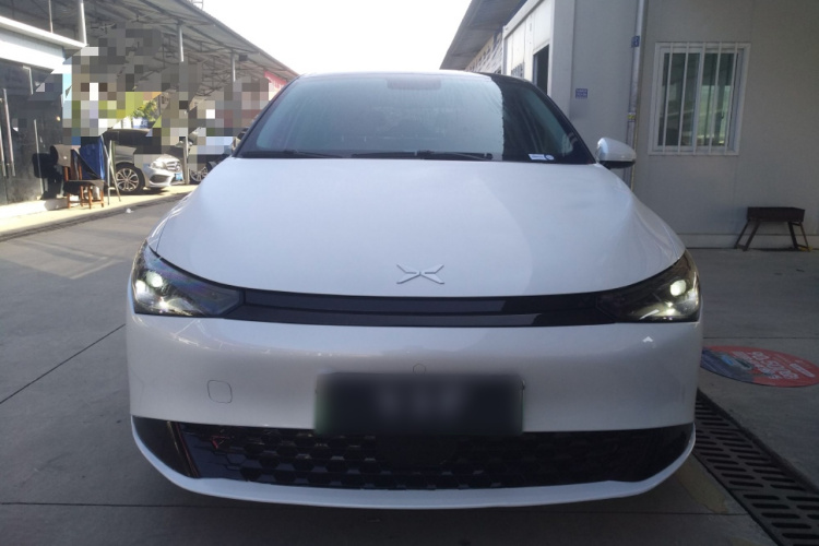 小鹏P5 2024款 500Plus版车身外观2