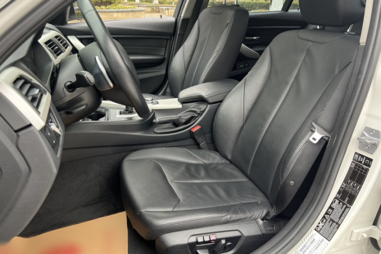 宝马3系 2015款 328Li xDrive时尚型中控内饰7005