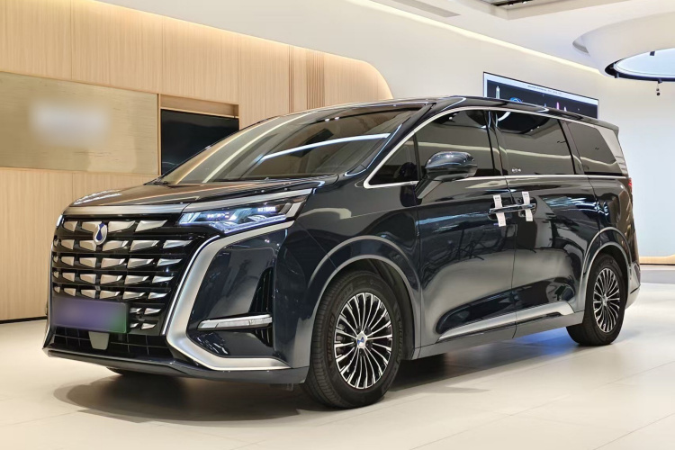 腾势D9 2024款 DM-i 980 四驱旗舰型车身外观1