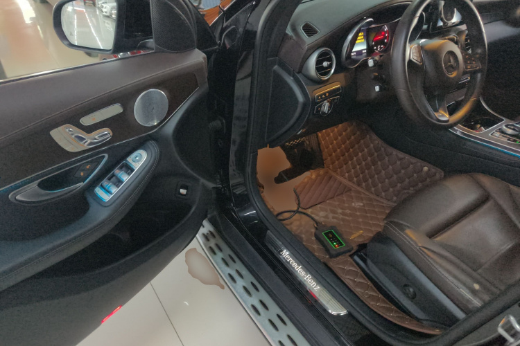 奔驰GLC 2017款 GLC 300 4MATIC 动感型中控内饰20