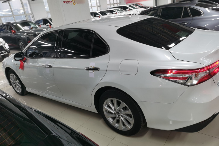 丰田 凯美瑞 2021款 双擎 2.5HGVP 领先版车身外观4