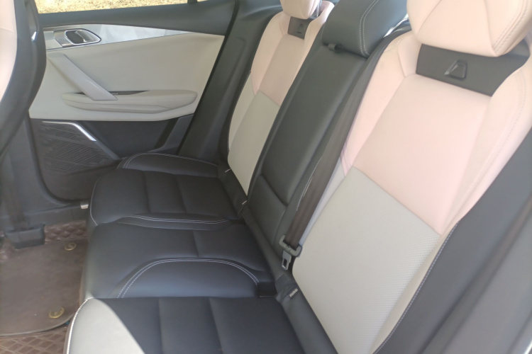 领克06 2021款 1.5T Shero粉色特别版中控内饰21