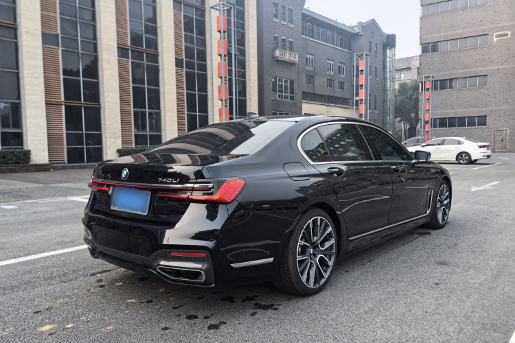 宝马7系 2021款 740Li 领先型 M运动套装车身外观6008