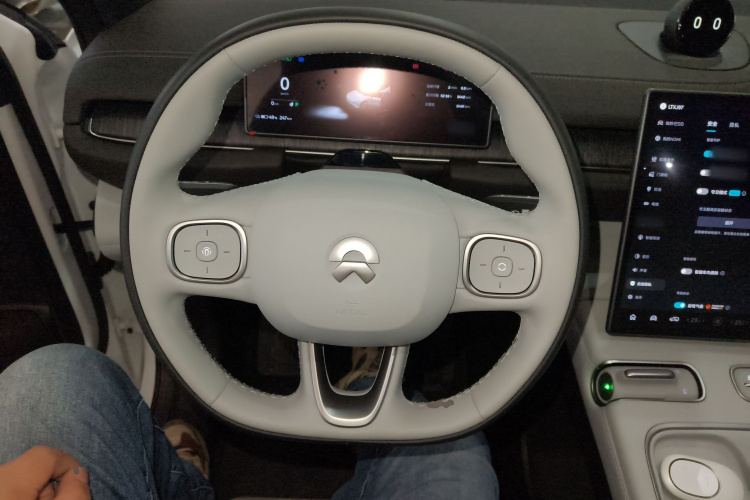 蔚来ES6 2023款 75kWh中控内饰13