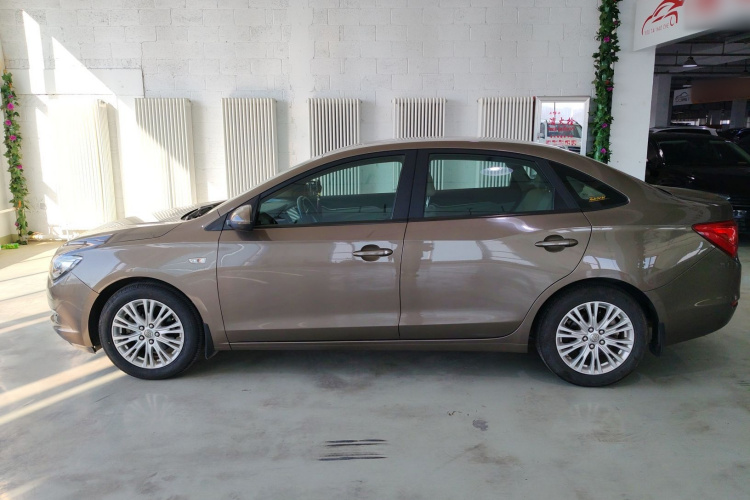 别克 英朗 2017款 15N 手动精英型车身外观4