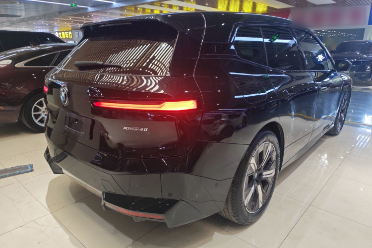 宝马iX 2023款 改款 xDrive40车身外观7