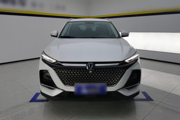 长安X7 PLUS 2024款 1.5T 自动尊耀型 7座车身外观2