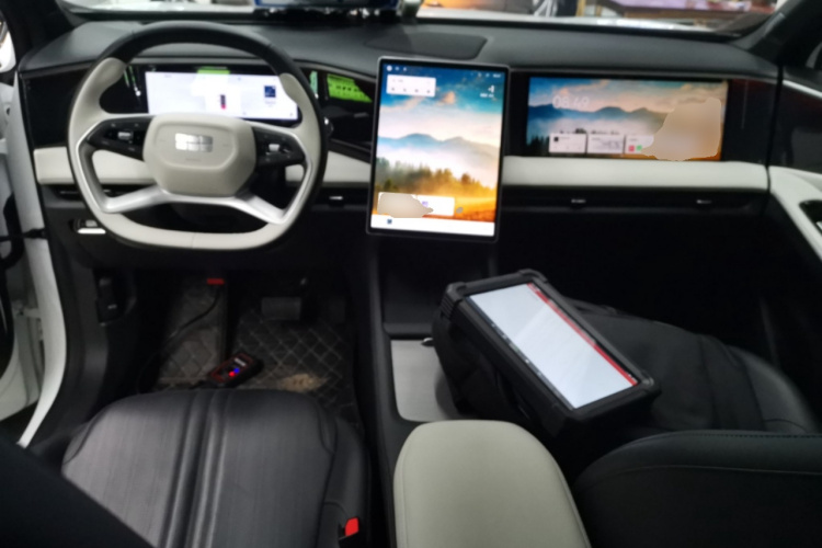 吉利银河 银河L7 2024款 1.5T 115km MAX  龙腾版中控内饰12