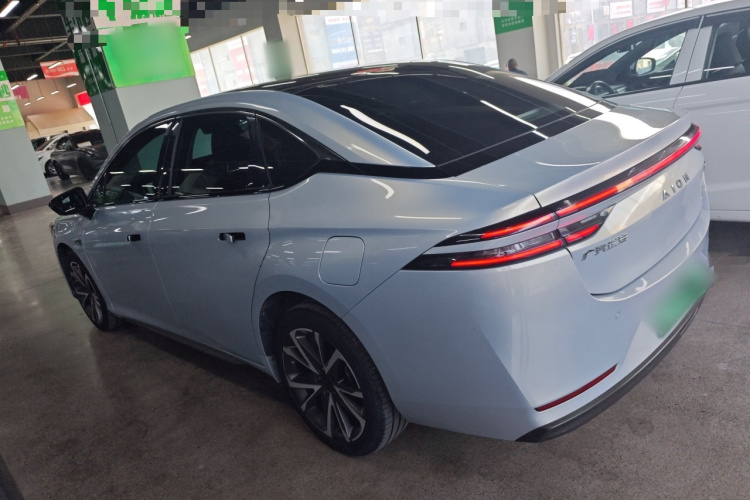 埃安 AION S Plus 2022款 80 科技版车身外观4