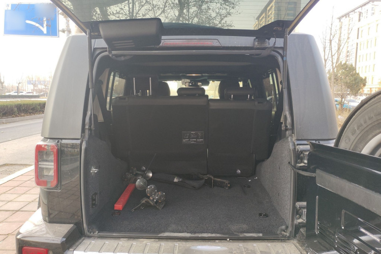 北京越野 北京BJ40 2019款 2.3T 自动四驱城市猎人版尊享型 国VI机舱底盘23