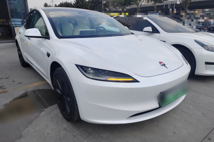 特斯拉 Model 3 2025款 改款 长续航后轮驱动版车身外观3