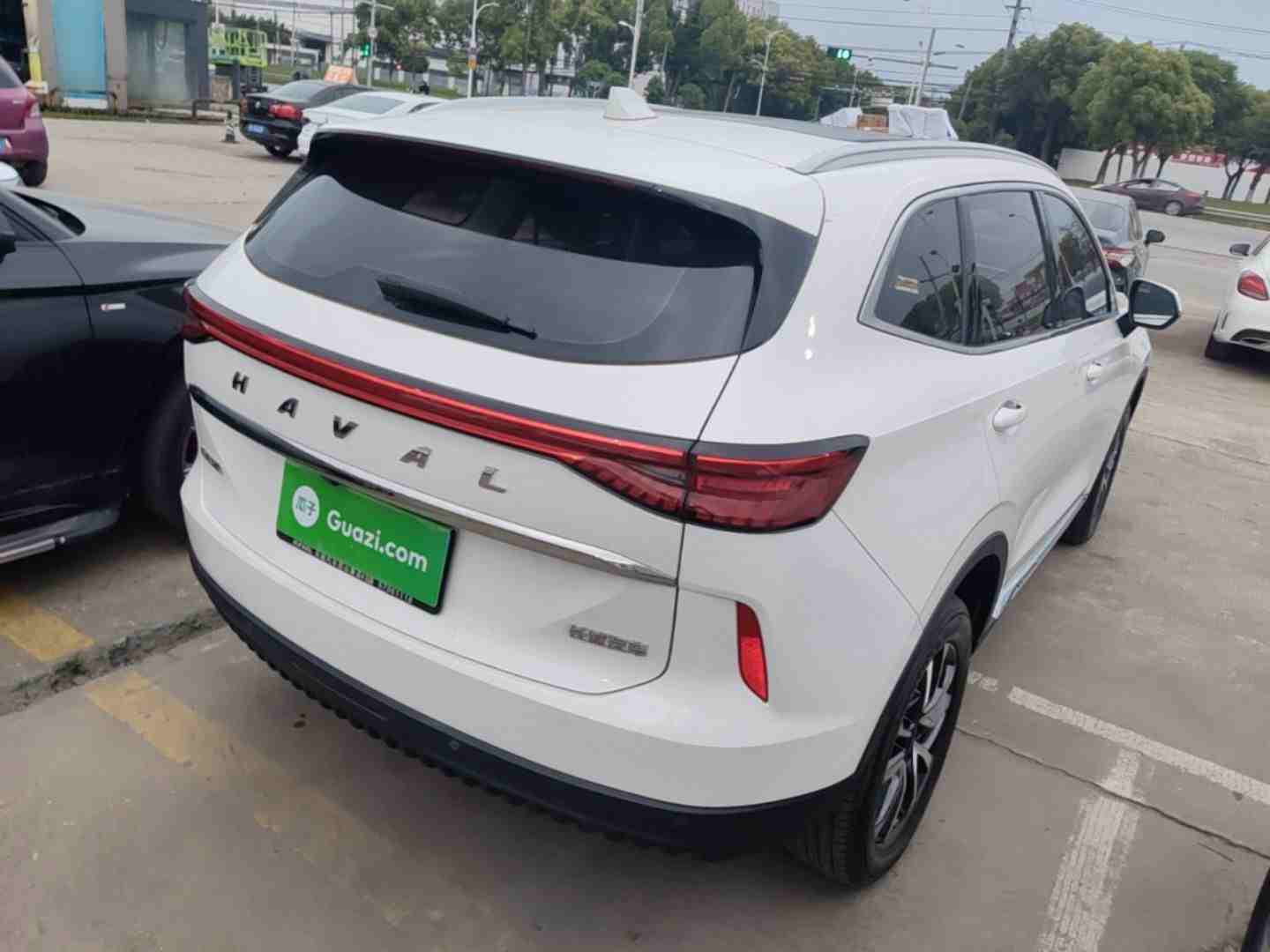 车辆右后45度视角外观