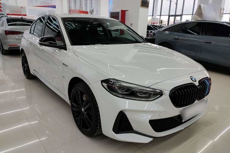 宝马1系 2022款 125i M运动曜夜版车身外观3