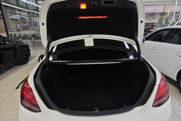 奔驰C级 2019款 C 260 运动版机舱底盘23