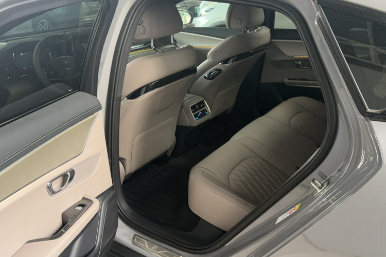 比亚迪 汉 2025款 DM-i 125KM精英型中控内饰7002