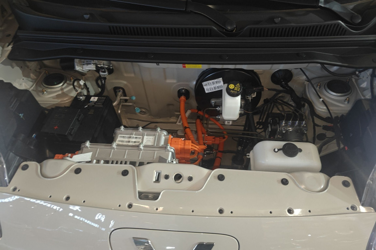 五菱汽车 宏光MINIEV 2025款 四门版 进阶款机舱底盘24