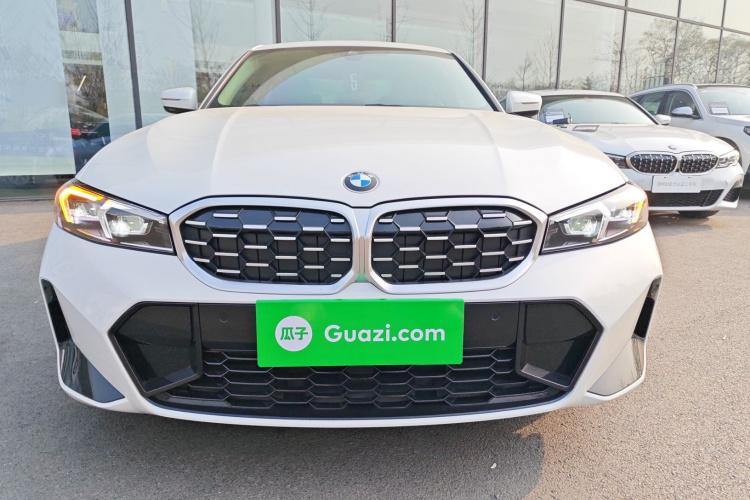 宝马3系 2024款 325i M运动套装车身外观6001