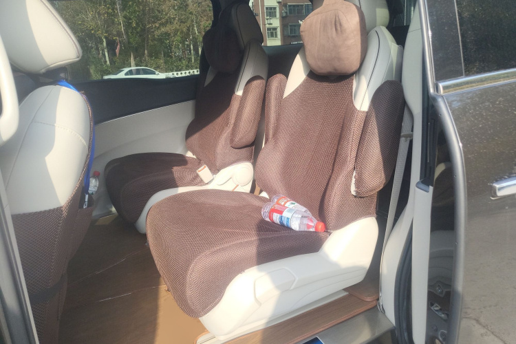 别克GL8 2020款 陆上公务舱 652T 豪华型中控内饰21