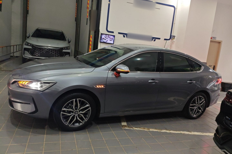 比亚迪 秦PLUS 2023款 冠军版 EV 510KM领先型车身外观4