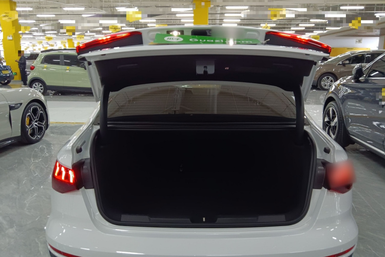 奥迪A3 2023款 改款 A3L Limousine 35 TFSI 豪华致雅型机舱底盘23