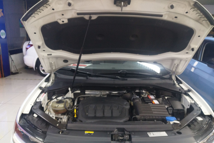 大众 途观L 2023款 330TSI 自动两驱舒享版机舱底盘24